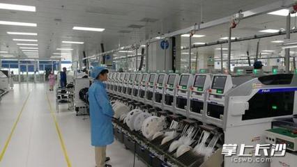 比亞迪長沙工廠攜手華為 預(yù)計年內(nèi)實現(xiàn)日產(chǎn)手機8萬臺，賦能日用百貨供應(yīng)鏈